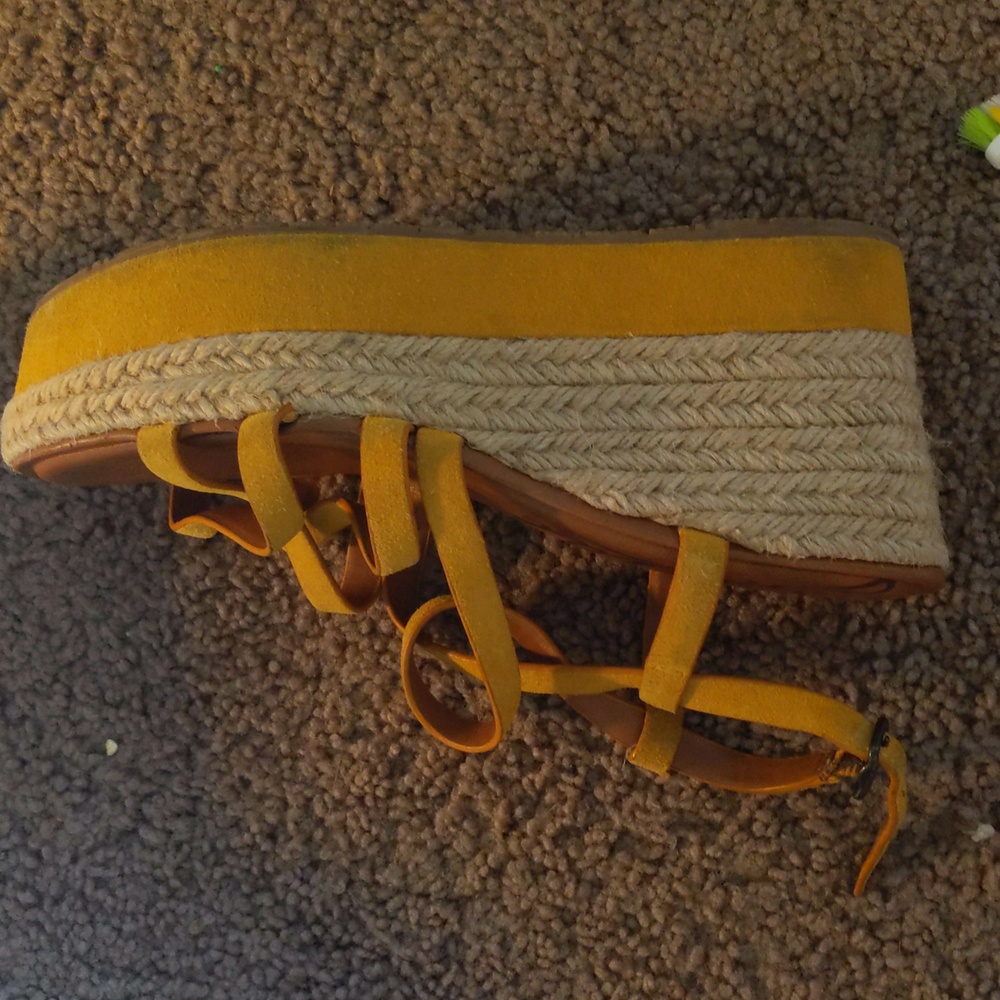 Shoes - Picture 3 of 6